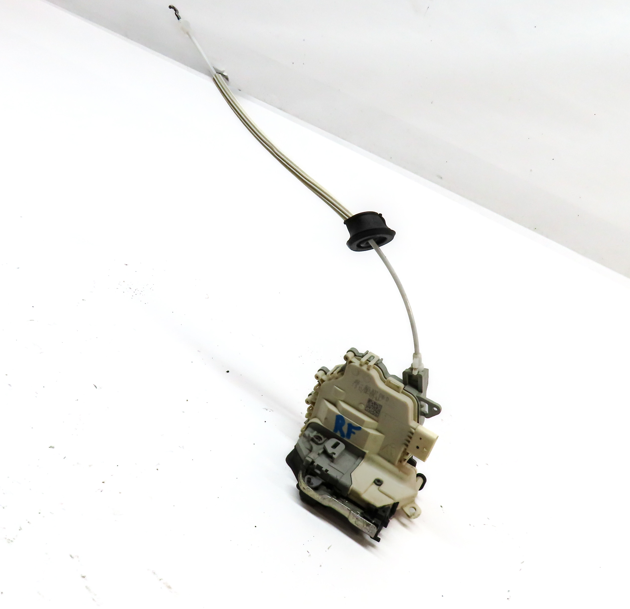 10-23 AUDI / PORSCHE A4 S4 A5 S5 A6 Q3 Q5 Q7 TT 911 RIGHT FRONT DOOR LATCH — exact item pictured